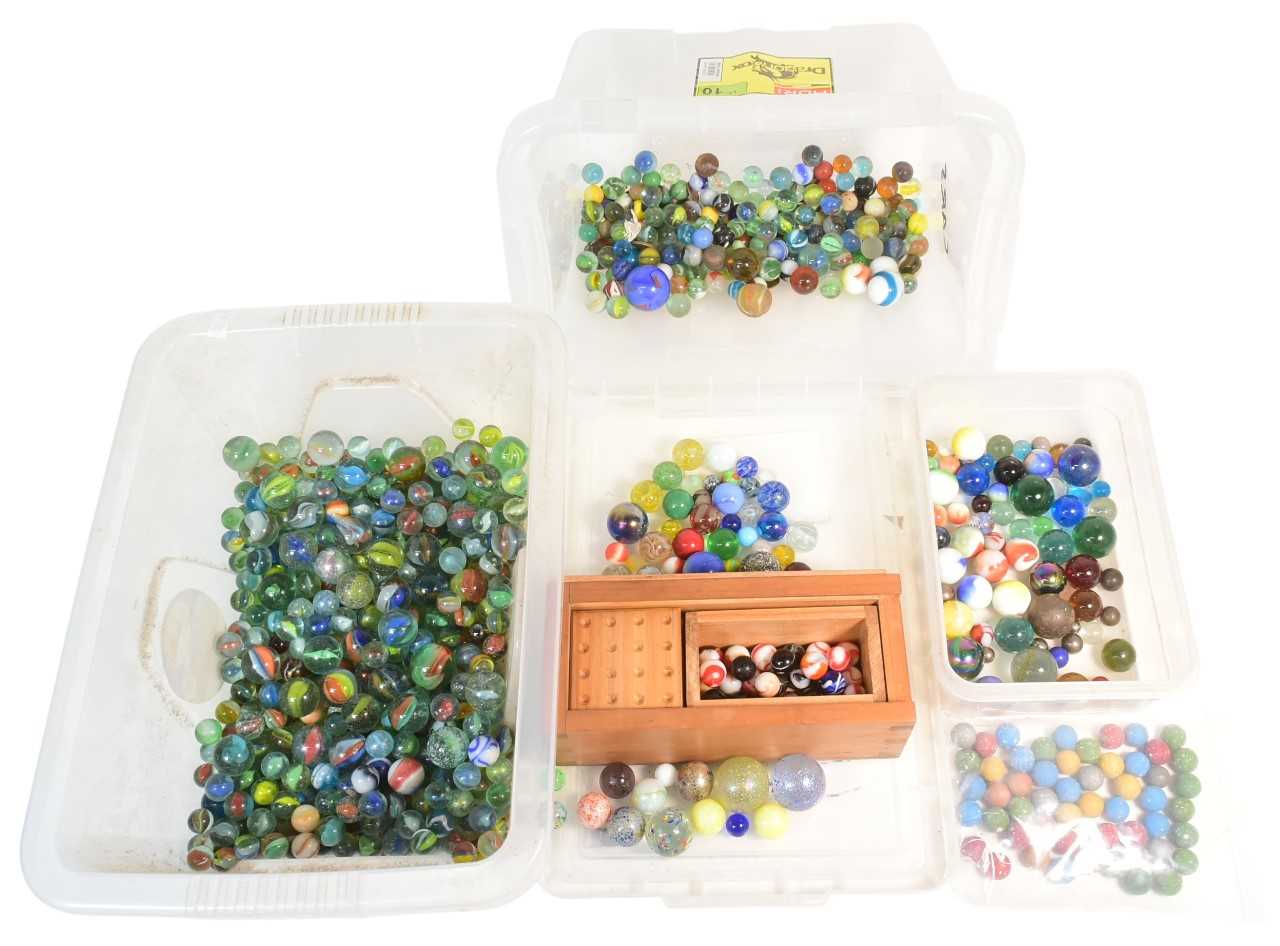 Lot 300 - MARBLES - EXTENSIVE COLLECTION OF 20TH CENTURY MARBLES