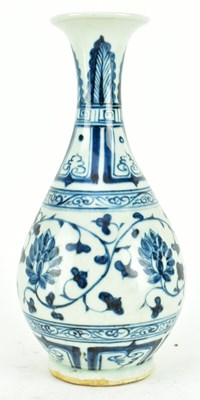 Lot 46 - BLUE AND WHITE PORCELAIN YUHUCHUN VASE 青花 花卉玉壶春瓶