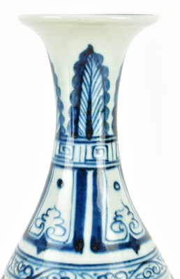 Lot 46 - BLUE AND WHITE PORCELAIN YUHUCHUN VASE 青花 花卉玉壶春瓶