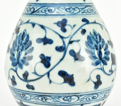 Lot 46 - BLUE AND WHITE PORCELAIN YUHUCHUN VASE 青花 花卉玉壶春瓶