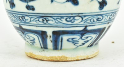 Lot 46 - BLUE AND WHITE PORCELAIN YUHUCHUN VASE 青花 花卉玉壶春瓶