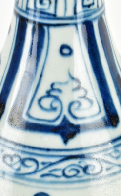 Lot 46 - BLUE AND WHITE PORCELAIN YUHUCHUN VASE 青花 花卉玉壶春瓶