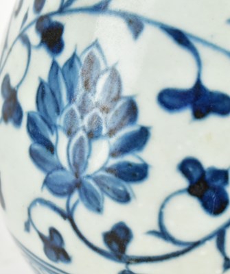 Lot 46 - BLUE AND WHITE PORCELAIN YUHUCHUN VASE 青花 花卉玉壶春瓶