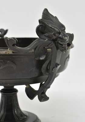 Lot 85 - VICTORIAN GRAND TOUR LATE 19TH CENTURY BRONZE TAZZA URN