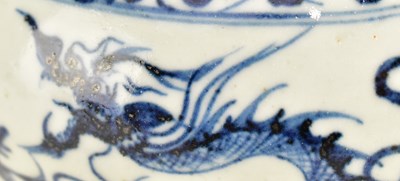 Lot 90 - BLUE AND WHITE "DOUBLE DRAGON" JAR WITH LID 元 青花云龙纹荷叶盖罐