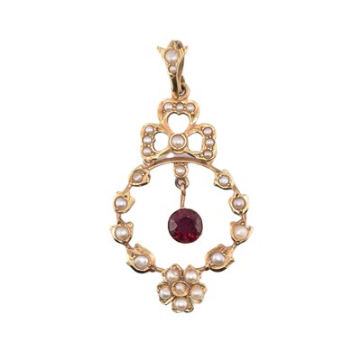 Lot 56 - EARLY 20TH CENTURY GOLD GARNET & PEARL PENDANT