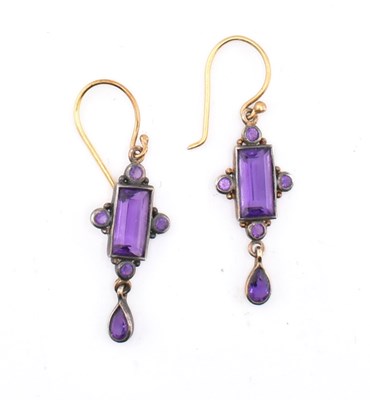 Lot 129 - PAIR OF EARLY 20TH CENTURY AMETHYST PENDANT EARRINGS