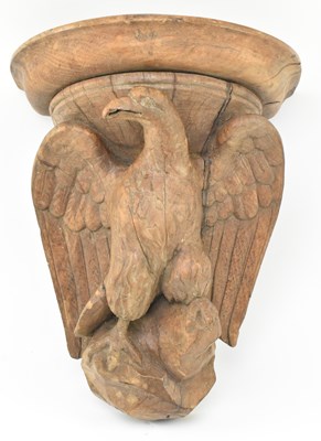 Lot 456 - BLACK FOREST LATE 18TH CENTURY CARVED OAK EAGLE WALL SCONCE BRACKET