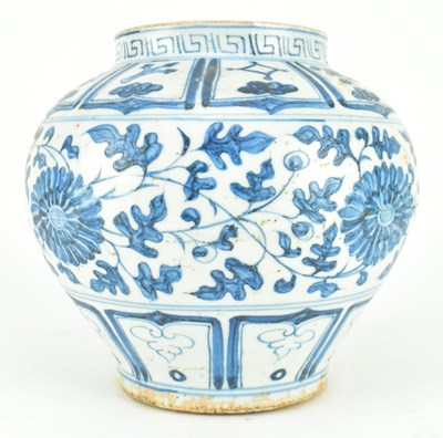 Lot 116 - YUAN STYLE BLUE AND WHITE CERAMIC JAR 元 青花缠枝莲罐