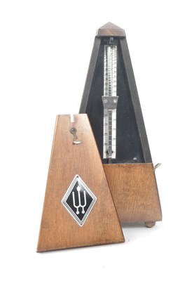 Lot 264 - VINTAGE MID 20TH CENTURY WITTNER GERMAN METRONOME