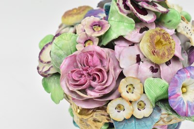 Lot 175 - CROWN DERBY - EARLY 19TH CENTURY PORCELAIN URN WITH ENCRUSTED FLOWERS