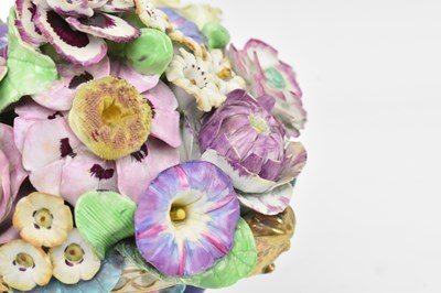 Lot 175 - CROWN DERBY - EARLY 19TH CENTURY PORCELAIN URN WITH ENCRUSTED FLOWERS