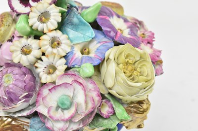Lot 175 - CROWN DERBY - EARLY 19TH CENTURY PORCELAIN URN WITH ENCRUSTED FLOWERS