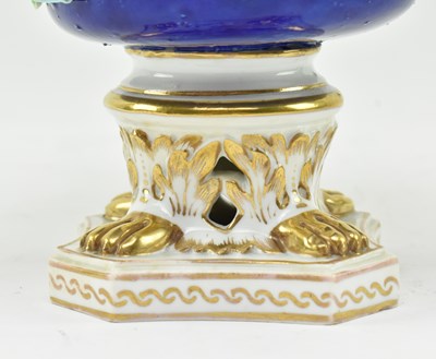 Lot 175 - CROWN DERBY - EARLY 19TH CENTURY PORCELAIN URN WITH ENCRUSTED FLOWERS