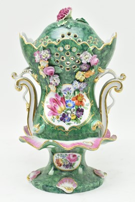 Lot 38 - EARLY 19TH CENTURY LIDDED PORCELAIN FRILL DISPLAY BUD VASE