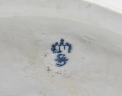 Lot 182 - EARLY 20TH CENTURY SITZENDORF PORCELAIN COURTING COUPLE FIGURINE