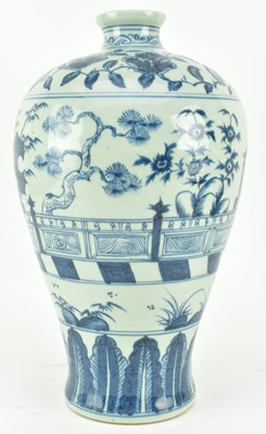 Lot 78 - MING BLUE AND WHITE FIGURINE MEIPING VASE 明 青花人物梅瓶