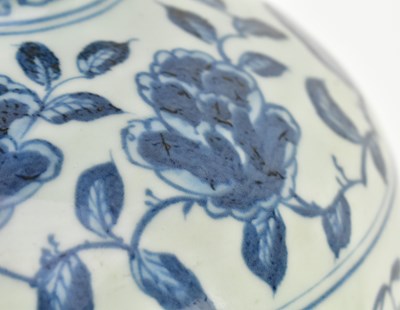 Lot 78 - MING BLUE AND WHITE FIGURINE MEIPING VASE 明 青花人物梅瓶