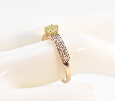 Lot 465 - HALLMARKED 9CT GOLD & GEM SET RING