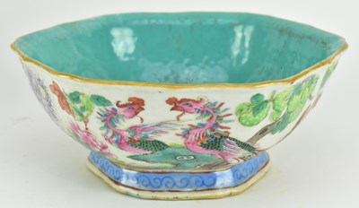 Lot 22 - QING TONGZHI FAMILLE ROSE BOWL ON A FOOT 清 同治人物海棠碗