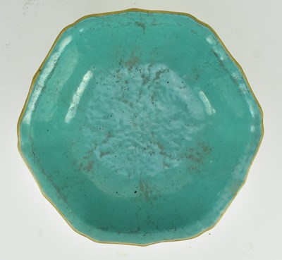 Lot 22 - QING TONGZHI FAMILLE ROSE BOWL ON A FOOT 清 同治人物海棠碗