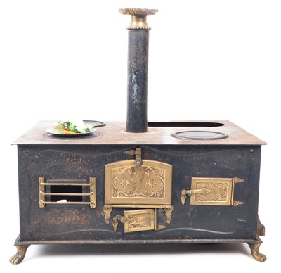 Lot 181 - 19TH CENTURY GERMAN TIN & BRASS CHILDREN'S STOVE