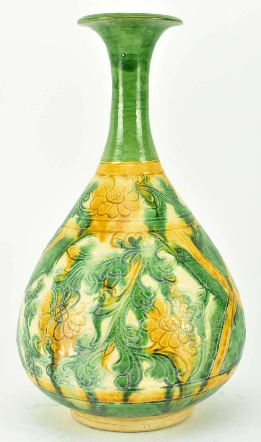 Lot 108 - LIAO DYNASTY SANCAI GLAZED YUHUCHUN VASE 辽代三彩团花纹玉壶春瓶