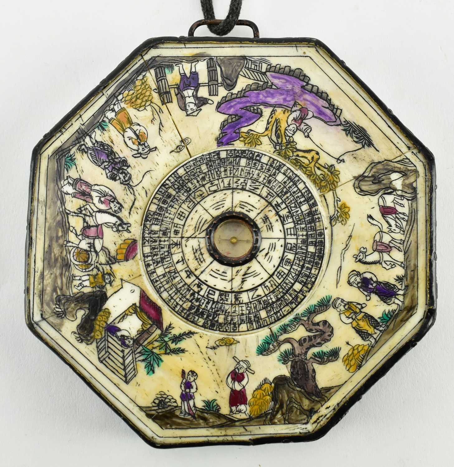 Lot 105 - QING/REPUBLIC ERA FENGSHUI COMPASS 清 八卦罗盘