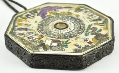 Lot 105 - QING/REPUBLIC ERA FENGSHUI COMPASS 清 八卦罗盘