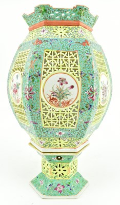 Lot 44 - QING DYNASTY ENAMELLED RETICULATED LANTERN AND STAND 清 青花镂空花卉纹灯笼