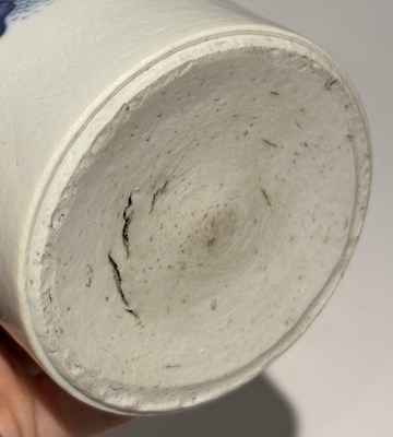 Lot 32 - LATE MING BLUE AND WHITE FIGURINE BRUSHPOT 明末清初 青花人物笔筒