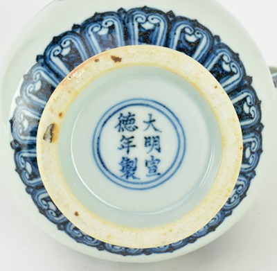 Lot 101 - MING XUANDE MARKED BLUE AND WHITE "PHOENIXES" EWER 宣德款 青花凤纹执壶