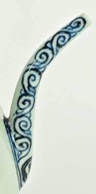 Lot 101 - MING XUANDE MARKED BLUE AND WHITE "PHOENIXES" EWER 宣德款 青花凤纹执壶