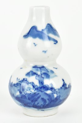 Lot 76 - TWO QING DYNASTY CERAMIC SNUFF BOTTLES 清 青花鼻烟壶和蓝釉鼻烟壶