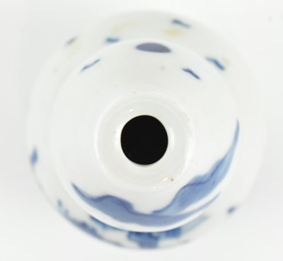 Lot 76 - TWO QING DYNASTY CERAMIC SNUFF BOTTLES 清 青花鼻烟壶和蓝釉鼻烟壶