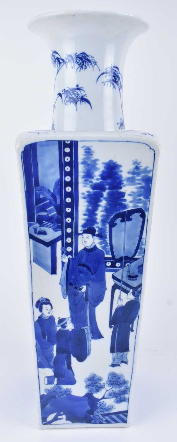 Lot 100 - CHINESE BLUE AND WHITE FIGURINE SQUARE VASE 青花人物四方瓶