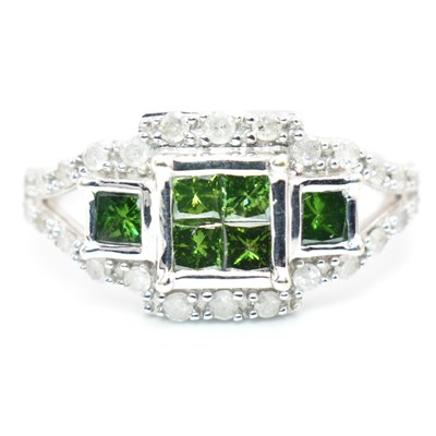 Lot 495 - HALLMARKED 9CT WHITE GOLD & GREEN DIAMOND RING