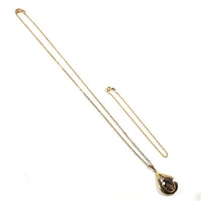 Lot 367 - GOLD & SMOKY QUARTZ PENDANT NECKLACE & BRACELET