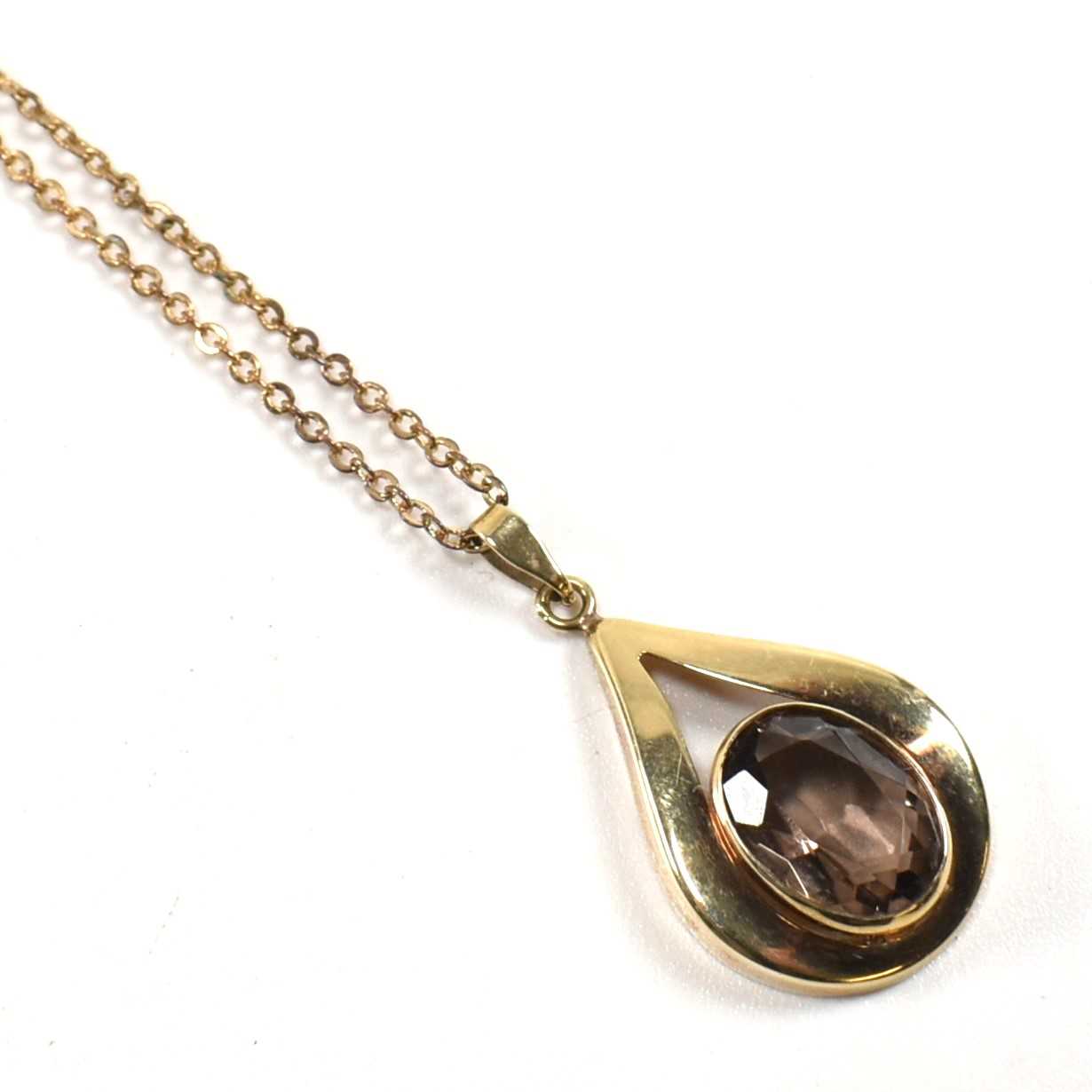 Lot 367 - GOLD & SMOKY QUARTZ PENDANT NECKLACE & BRACELET