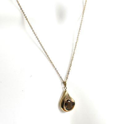 Lot 367 - GOLD & SMOKY QUARTZ PENDANT NECKLACE & BRACELET