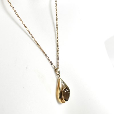 Lot 367 - GOLD & SMOKY QUARTZ PENDANT NECKLACE & BRACELET