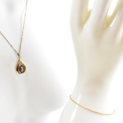 Lot 367 - GOLD & SMOKY QUARTZ PENDANT NECKLACE & BRACELET