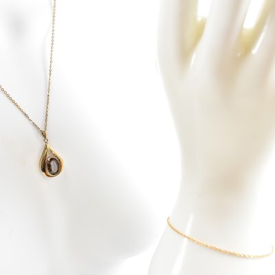 Lot 367 - GOLD & SMOKY QUARTZ PENDANT NECKLACE & BRACELET