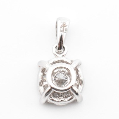 Lot 156 - 18CT WHITE GOLD & DIAMOND ROUND CLUSTER NECKLACE PENDANT