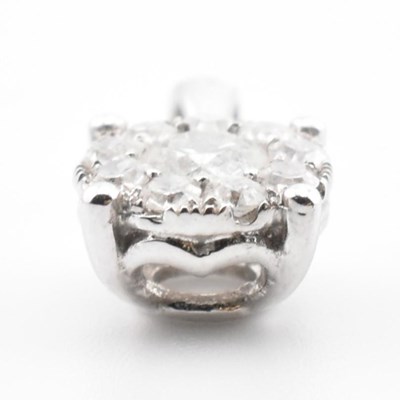 Lot 156 - 18CT WHITE GOLD & DIAMOND ROUND CLUSTER NECKLACE PENDANT