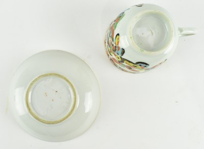 Lot 79 - PAIR OF QING CANTON FAMILLE ROSE TEACUPS 清 广彩蝴蝶茶杯一对