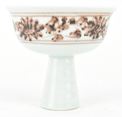 Lot 77 - QING UNDERGLAZE RED STEM CUP 清 釉里红凤纹高脚杯