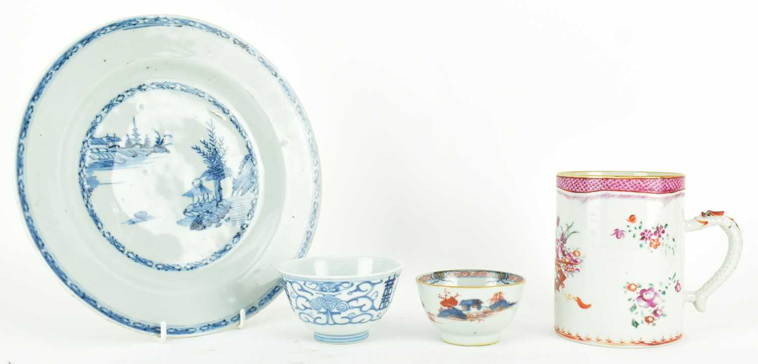 Lot 67 - COLLECTION OF FOUR QING DYNASTY PORCELAIN PIECES 清 粉彩青花陶瓷四件