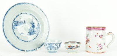 Lot 67 - COLLECTION OF FOUR QING DYNASTY PORCELAIN PIECES 清 粉彩青花陶瓷四件