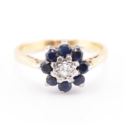 Lot 363 - SAPPHIRE & DIAMOND CLUSTER RING